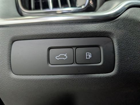 Used 2023 Volvo XC60 T8 Core image 19