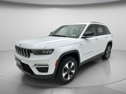 Used 2023 Jeep Grand Cherokee 4WD 4xe image 3