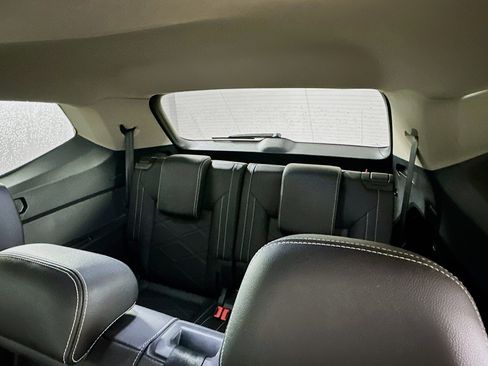 Used 2025 Volkswagen Atlas SE image 30