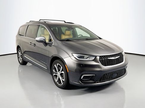Used 2022 Chrysler Pacifica Pinnacle image 3