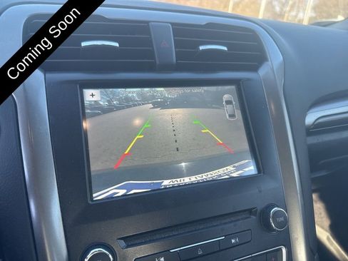 Used 2017 Ford Fusion SE w/ Fusion SE Technology Package image 18