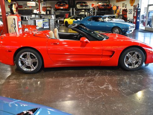 Used 1998 Chevrolet Corvette Convertible w/ Memory Pkg RWD image 11