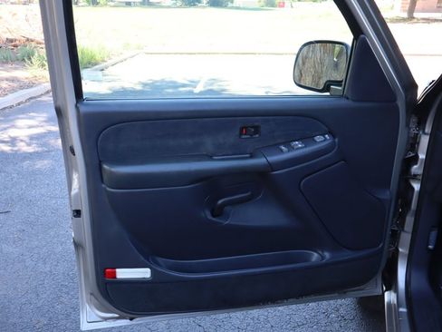 Used 1999 Chevrolet Silverado 2500 LS w/ Firm Ride Suspension Pkg AWD/4WD image 19