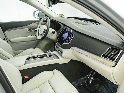 Certified 2025 Volvo XC90 T8 Ultra AWD/4WD image 16