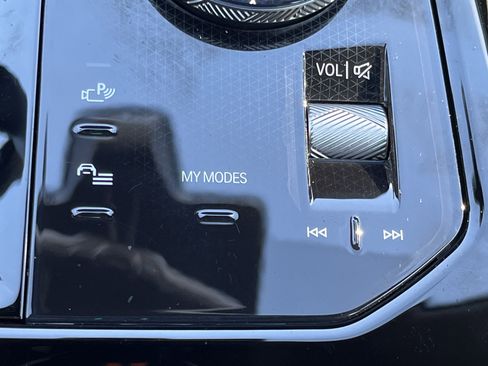 Certified 2025 BMW 530i 530i w/ Premium Package image 9