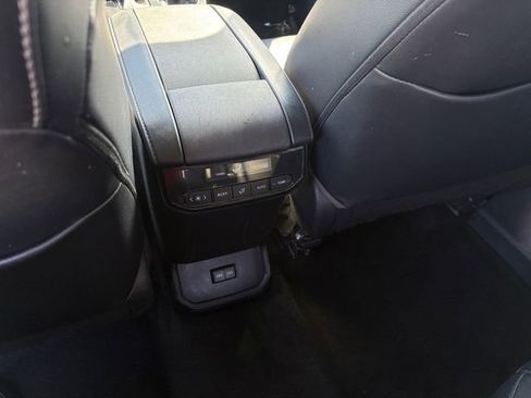 Used 2023 Toyota Highlander XLE AWD/4WD image 22