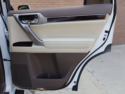 Used 2014 Lexus GX 460 w/ Premium Package AWD/4WD image 24