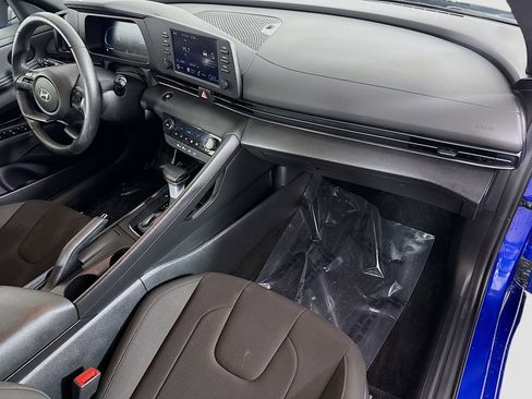 Used 2025 Hyundai Elantra Sport image 30