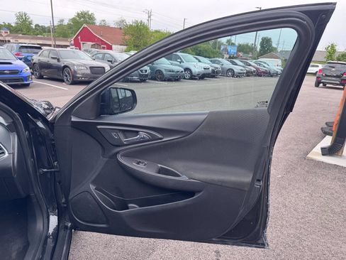 Used 2020 Chevrolet Malibu LT FWD image 15