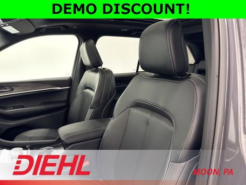 New 2025 Jeep Grand Cherokee Limited w/ Trailer Tow Package image 20