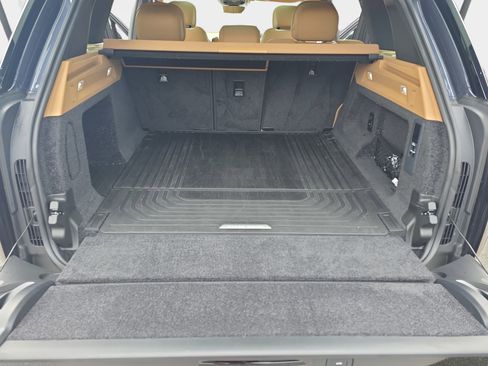 Used 2025 Land Rover Range Rover SE image 12
