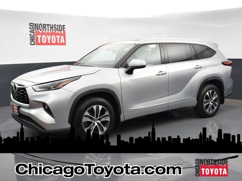 Used 2022 Toyota Highlander XLE image 1