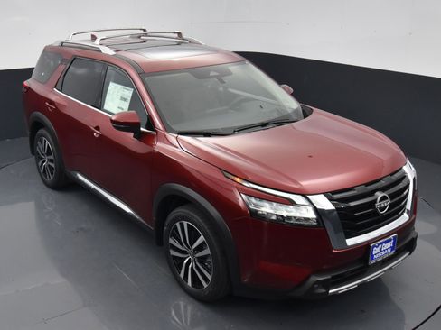 Used 2024 Nissan Pathfinder Platinum image 29