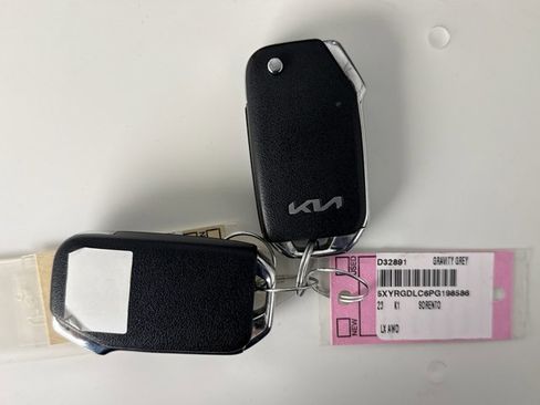 Used 2023 Kia Sorento LX AWD/4WD image 9