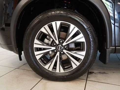 Used 2023 Nissan Rogue SV AWD/4WD image 15