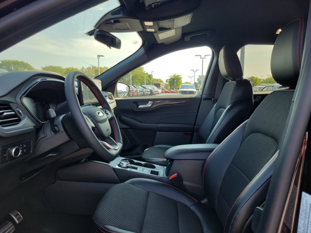 Certified 2023 Ford Escape ST-Line w/ Tech Pack #1 AWD/4WD image 18