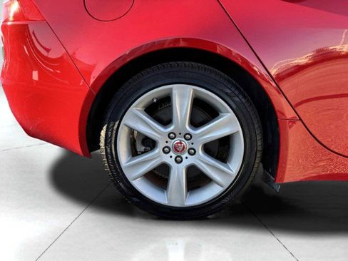 Used 2019 Jaguar XE Premium image 54