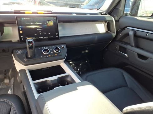 Used 2025 Land Rover Defender 110 S image 14