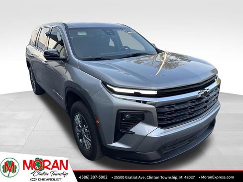 Used 2024 Chevrolet Traverse LS FWD image 2
