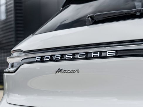 Certified 2026 Porsche Macan AWD/4WD image 15