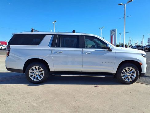 Used 2024 Chevrolet Suburban Premier image 8