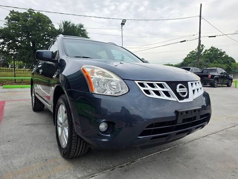 Used 2013 Nissan Rogue SV w/ Premium Pkg FWD image 4