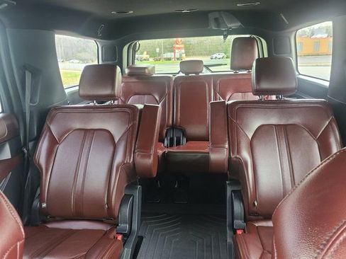 Used 2022 Ford Expedition Limited image 7