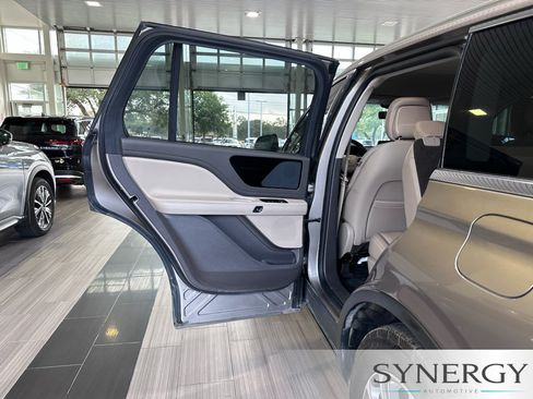 Used 2020 Lincoln Aviator 2WD image 28