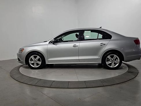 Used 2012 Volkswagen Jetta TDI FWD image 2