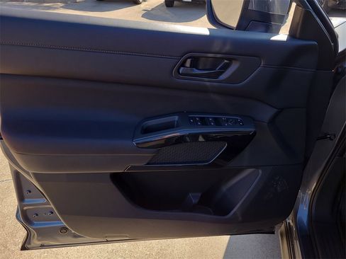 New 2025 Nissan Pathfinder SV image 15