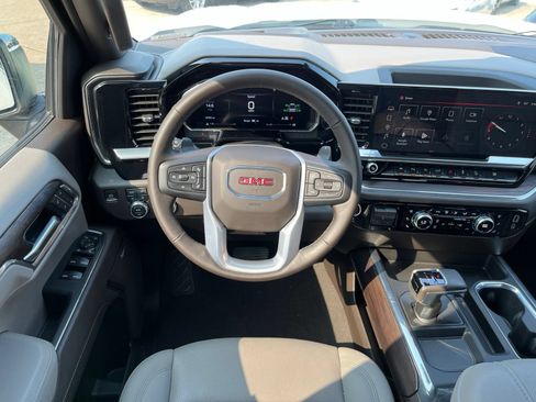 Used 2026 GMC Sierra 1500 SLT AWD/4WD image 11