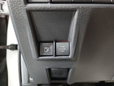 Used 2023 Toyota Sienna Platinum FWD image 32