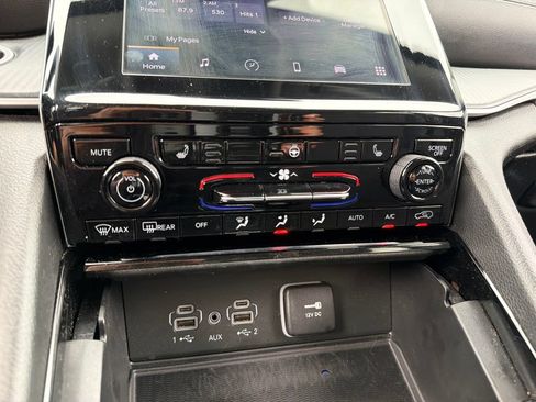 Used 2023 Jeep Grand Cherokee L Laredo w/ Luxury Tech Group I AWD/4WD image 12