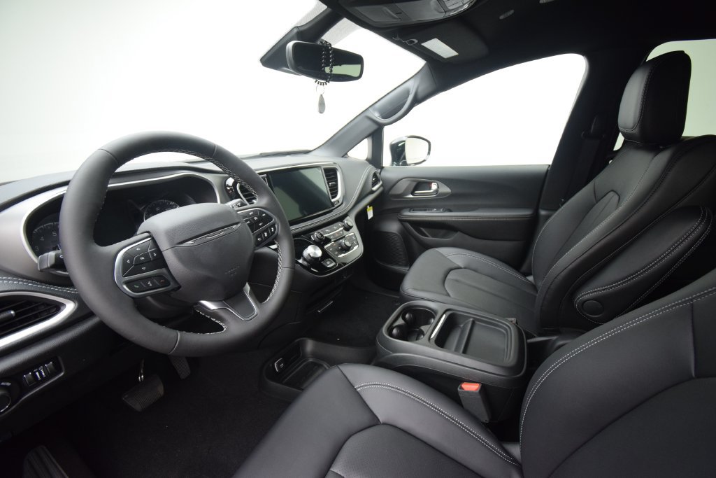 New 2027 Chrysler Pacifica Select AWD/4WD image 32