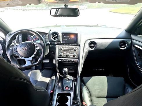 Used 2014 Nissan GT-R Premium image 6