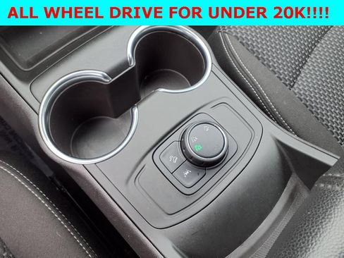 Used 2022 GMC Terrain SLE image 16