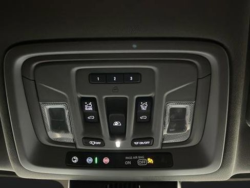 Used 2025 GMC Sierra 1500 Denali w/ Denali Reserve Package AWD/4WD image 36