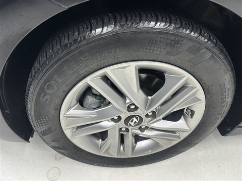 Used 2019 Hyundai Elantra SEL FWD image 15