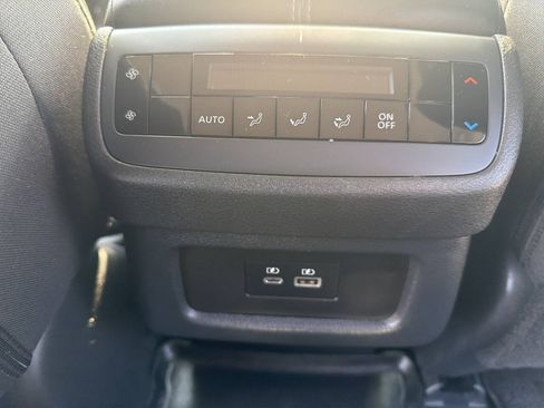 Used 2024 Nissan Pathfinder SV AWD/4WD image 17