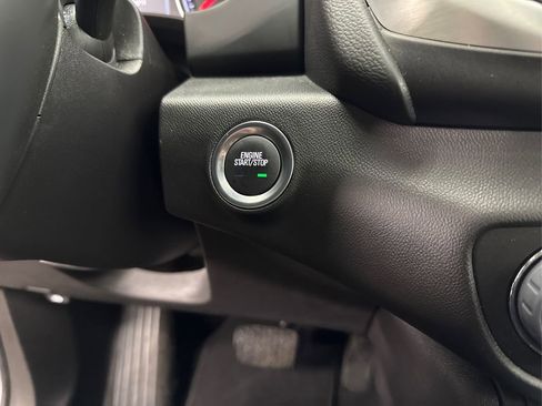 Used 2024 GMC Terrain SLT image 34