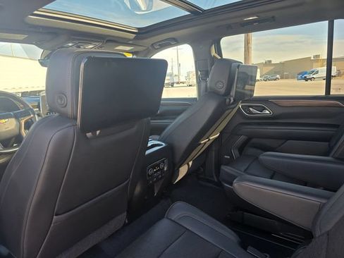 Used 2021 Chevrolet Suburban High Country AWD/4WD image 14