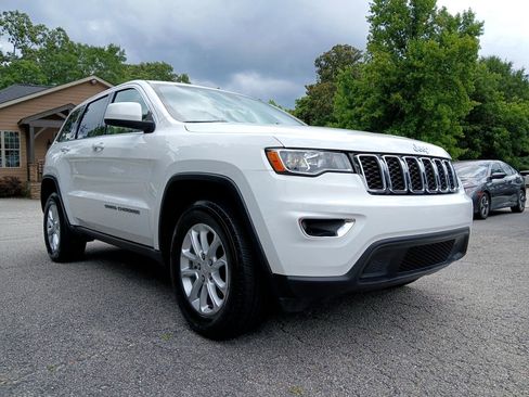Used 2021 Jeep Grand Cherokee Laredo image 4
