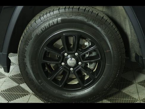 Used 2020 Jeep Grand Cherokee Laredo AWD/4WD image 10