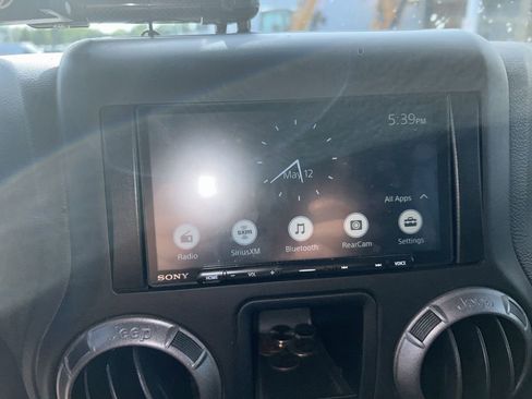 Used 2018 Jeep Wrangler Unlimited Sport AWD/4WD image 12