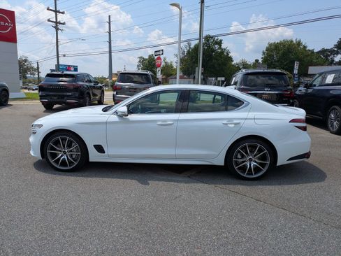 Used 2025 Genesis G70 2.5T RWD image 7