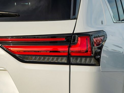 Used 2024 Lexus LX 600 F Sport image 8