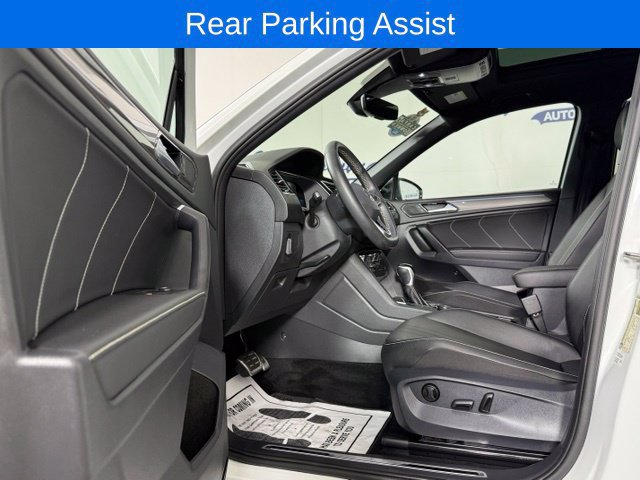 Used 2023 Volkswagen Tiguan SE R-Line AWD/4WD image 10