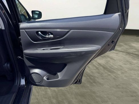 Used 2017 Nissan Rogue SV AWD/4WD image 25