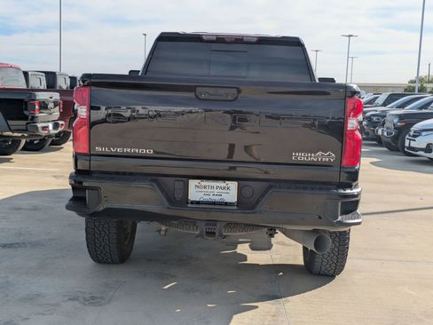 Used 2023 Chevrolet Silverado 2500 High Country w/ Z71 Off-Road Package image 4