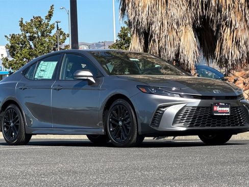 New 2026 Toyota Camry SE image 2